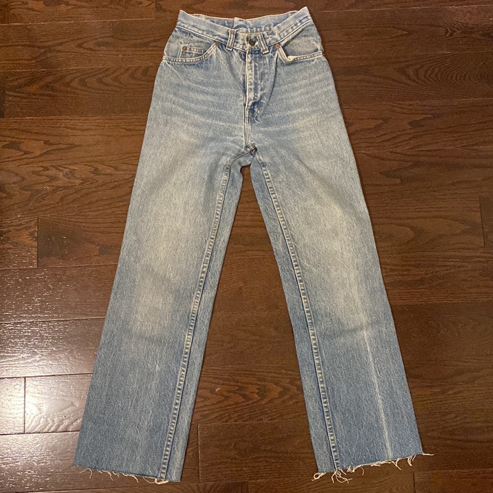 High Rise Vintage Levis - Picture 7 of 8